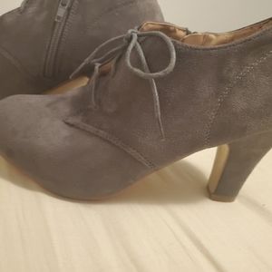 Journee collection Leona bootie gray
